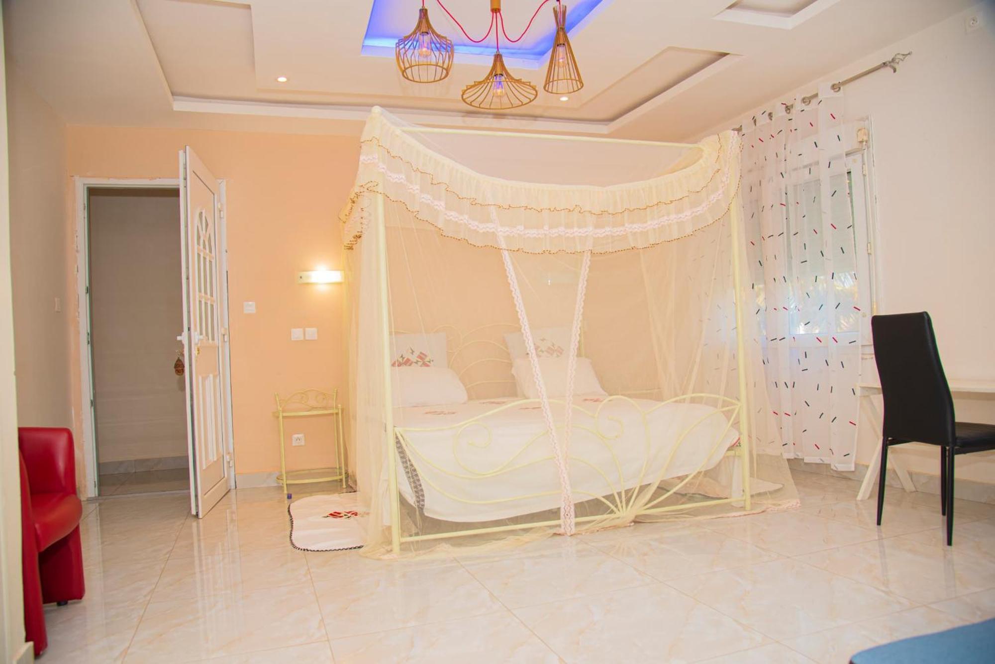 Chambres D'Hotes Villa Luciana Saly 外观 照片